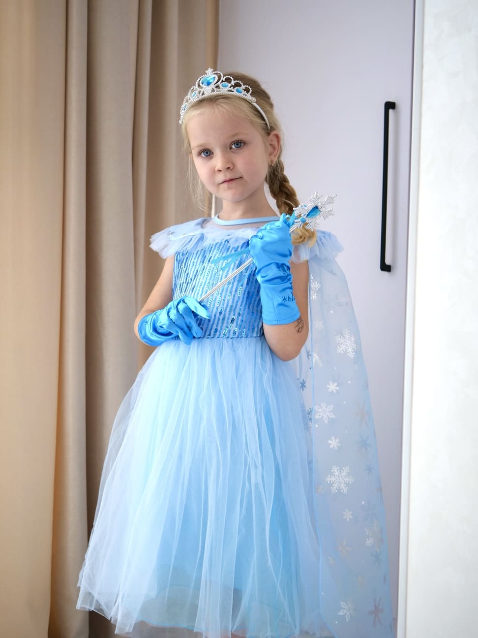 Карнавальное платье Disney Frozen - идеальный выбор для праздника в интернет-магазине «Crazy Mamaz Box»