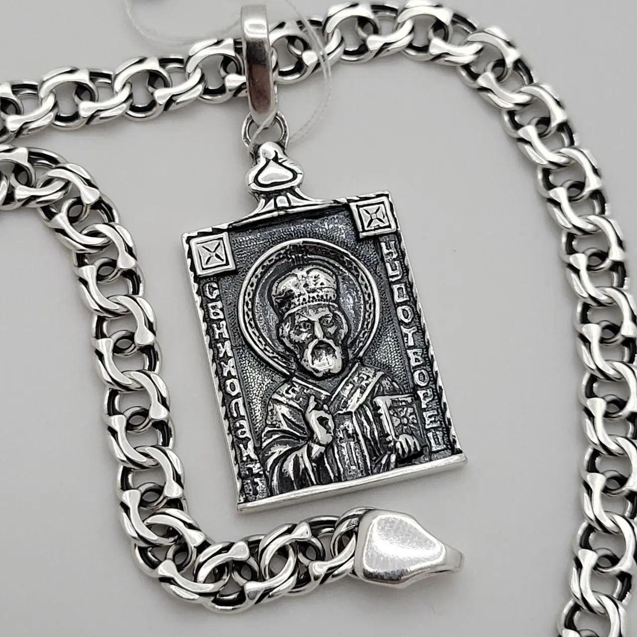 Серебряные цепочки с кулонами из серебра на сайте магазина Family Jewelry