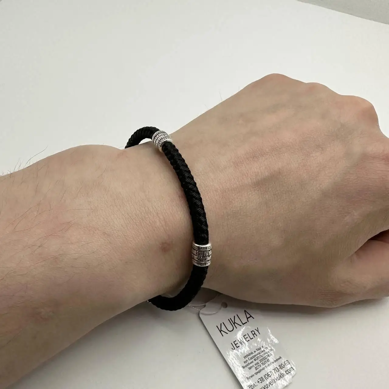 Браслет мужской шелковый со вставками из серебра 925 пробы на руку в интернет-магазине «Family Jewelry»