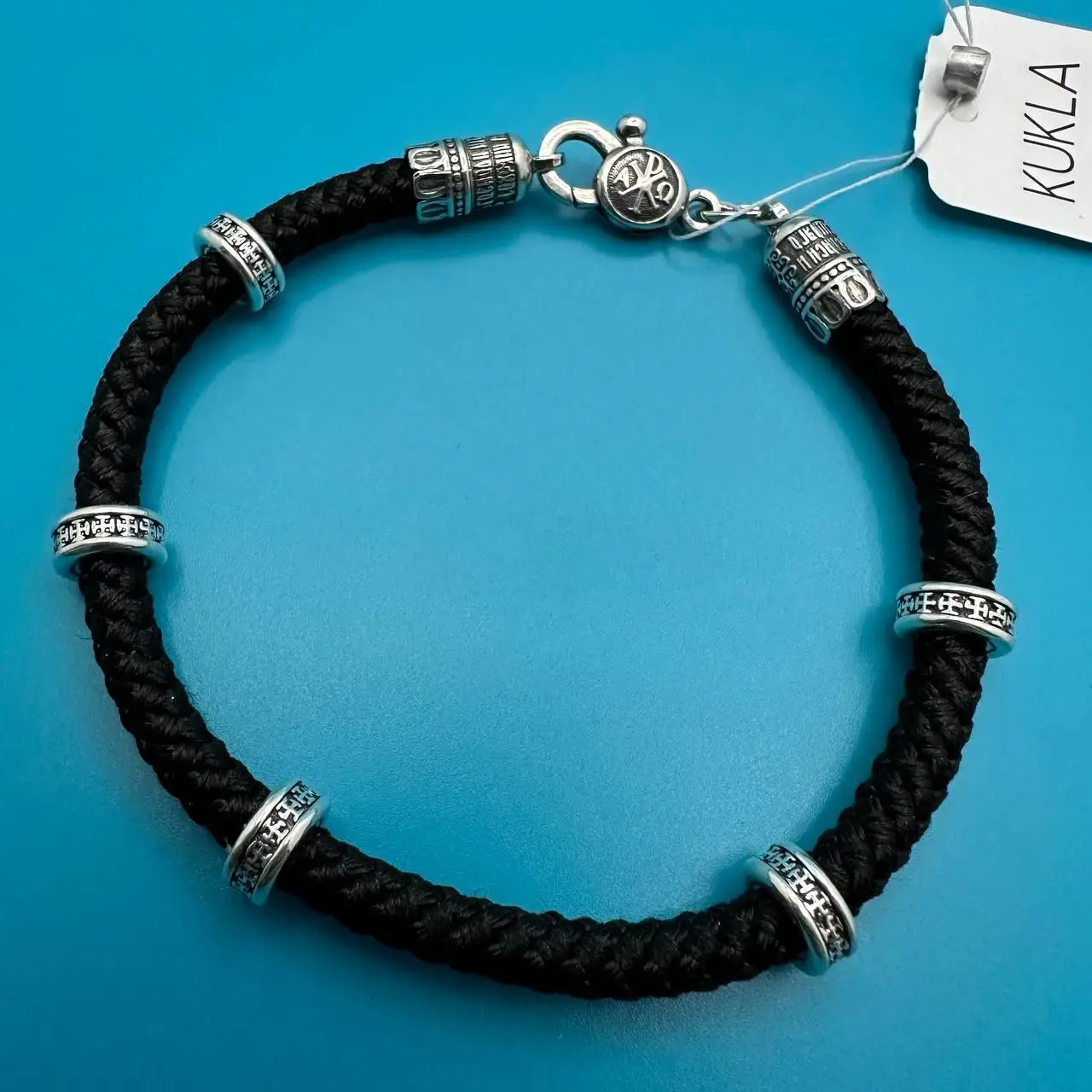 Мужской браслет из шелкового плетеного шнурка на руку с серебряными вставками 925 пробы размер 20-24 в интернет-магазине «Family Jewelry»