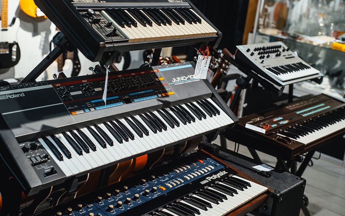 В чем преимущества синтезаторов от Master sound