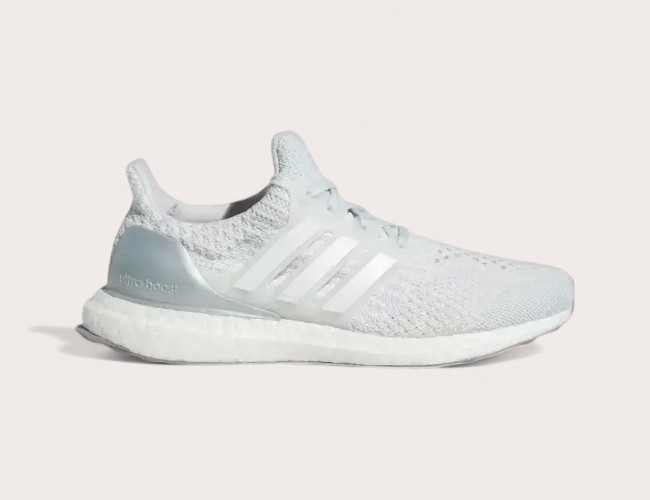 Оригінальні жіночі кросівки на кожен день