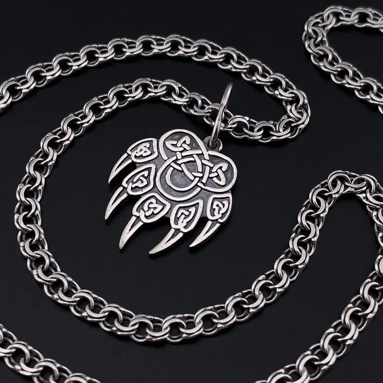 Тонкие серебряные цепочки с крестиком в интернет-магазине «Серебряная планета»