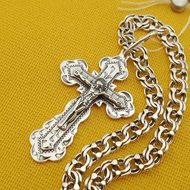 Средние серебряные цепочки с крестиком в интернет-магазине «Серебряная планета»