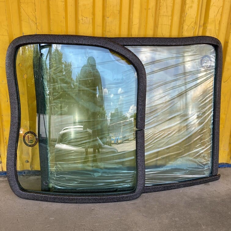 стекло (спецтехника) на сайте компании Техноактив Инвест