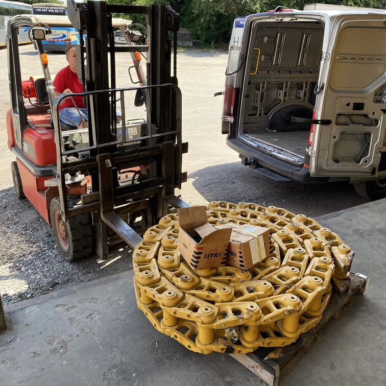 Почему выбирают запчасти для спецтехники от Техноактив Инвест